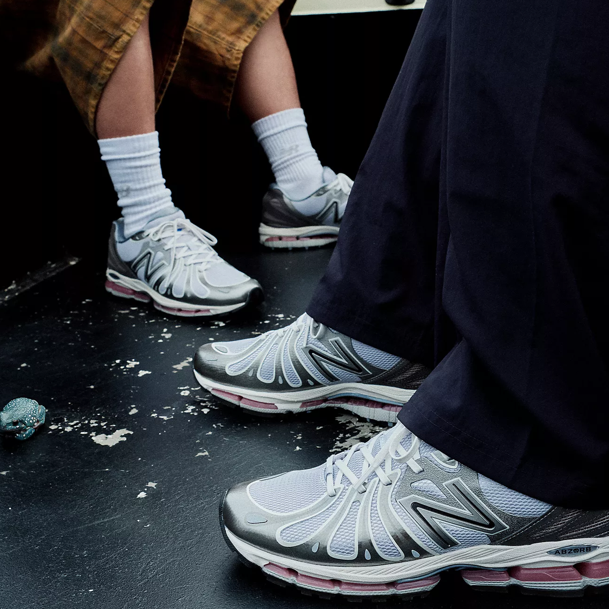 NB 1890 "DARK SILVER METALLIC with GRANITE"